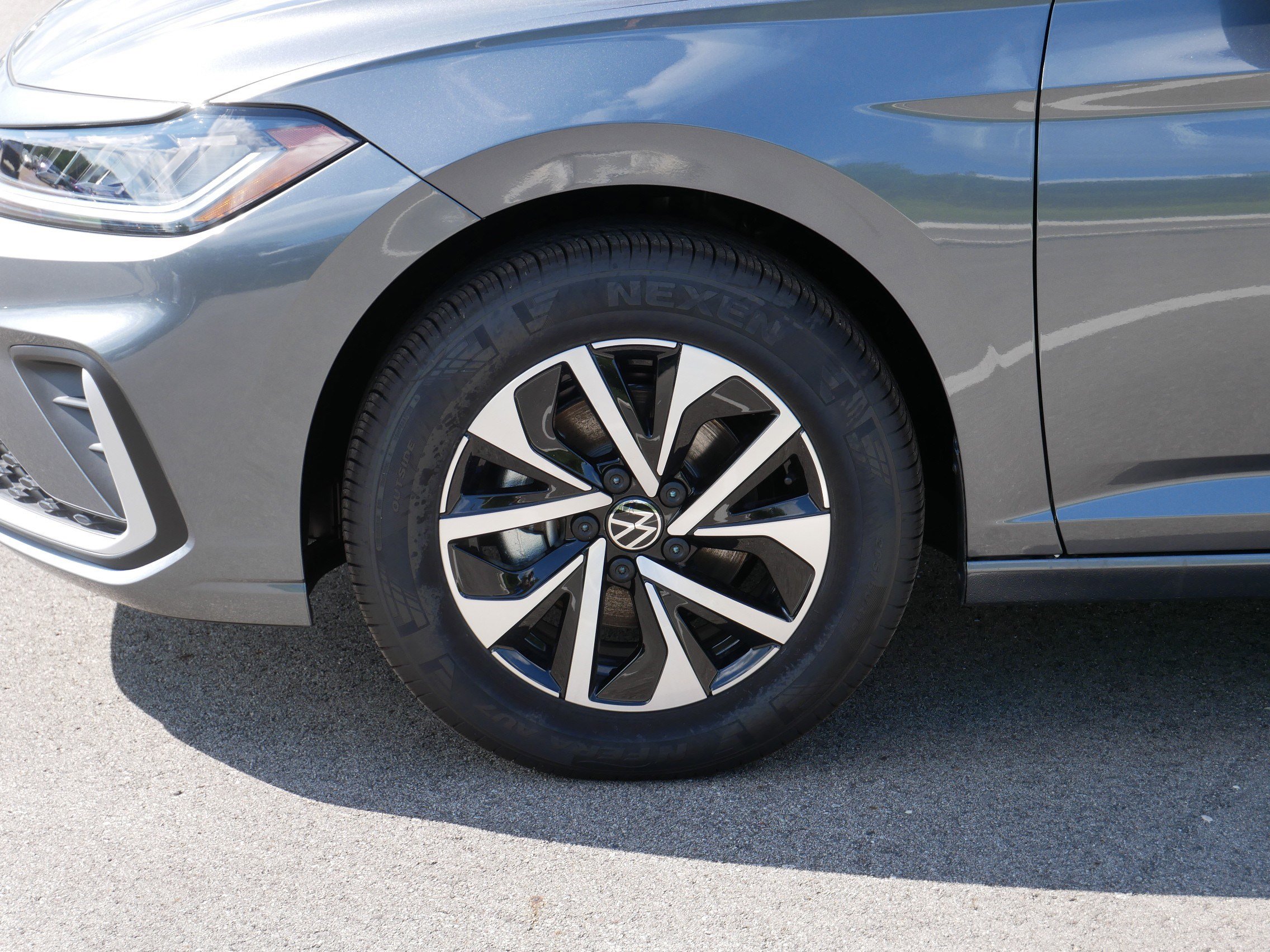 New 2025 Platinum Gray Metallic Volkswagen S image 4