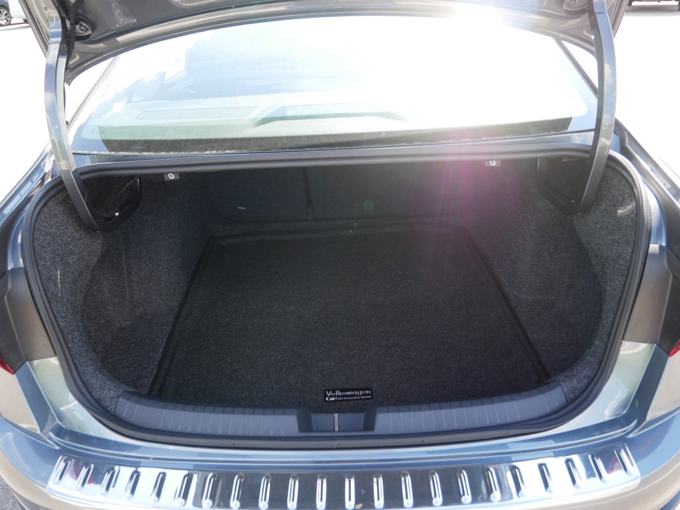 New 2025 Platinum Gray Metallic Volkswagen S image 5